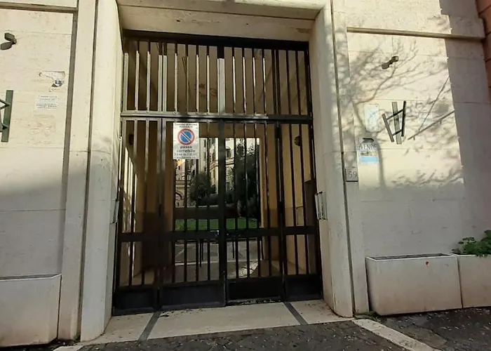 Pini Di Roma-new And Cozy In Center- Metro A "re Di Roma" * רומא