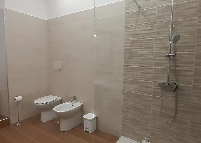 Pini Di Roma-new And Cozy In Center- Metro A "re Di Roma" מלון